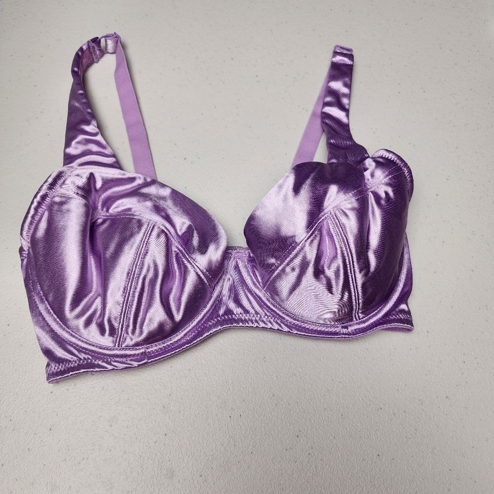 Frederick’s of Hollywood Va Va Voom Silky Lavender Bra Size 32 DD